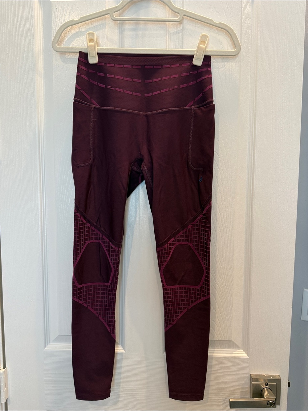 Women’s High-Waist Performance Compression Leggings with Pockets in Deep Plum S